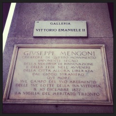 Placa en conmemoración de Giuseppe Mengoni