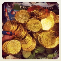 Nos regalan monedas de chocolate por comprar en el supermercado